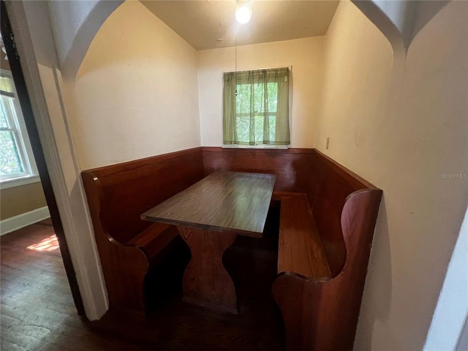 En Venta: $650,000 (5 camas, 2 baños, 2487 Pies cuadrados)