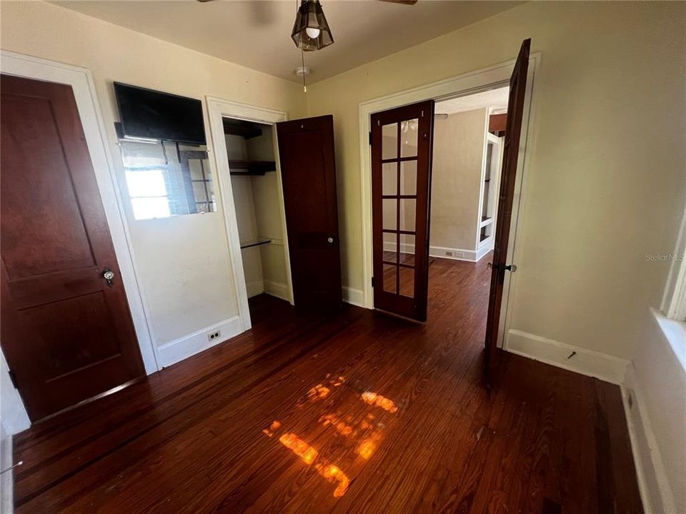 En Venta: $650,000 (5 camas, 2 baños, 2487 Pies cuadrados)