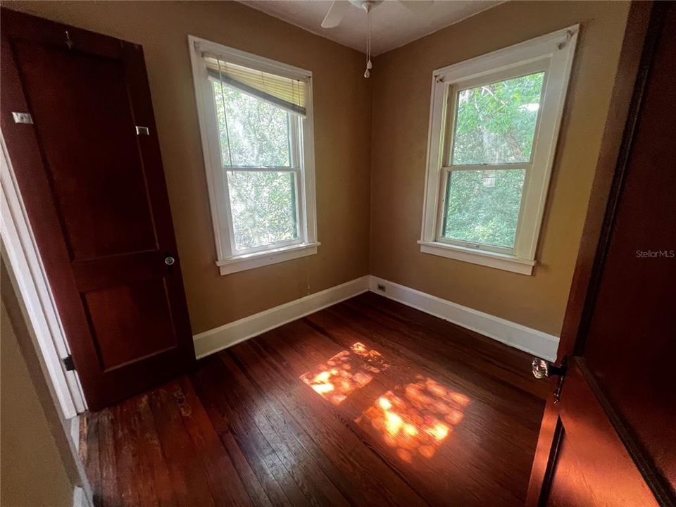 En Venta: $650,000 (5 camas, 2 baños, 2487 Pies cuadrados)