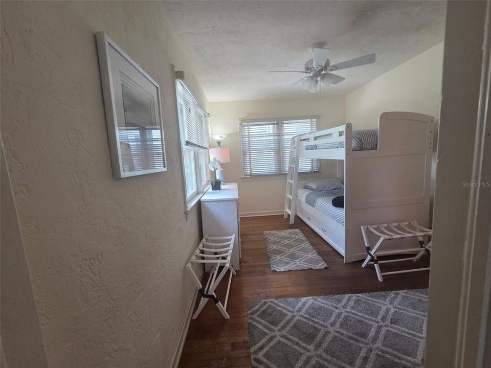 En Venta: $650,000 (5 camas, 2 baños, 2487 Pies cuadrados)