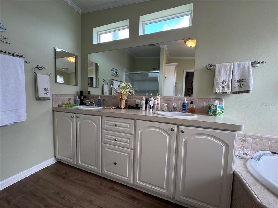 En Venta: $290,000 (3 camas, 2 baños, 1540 Pies cuadrados)