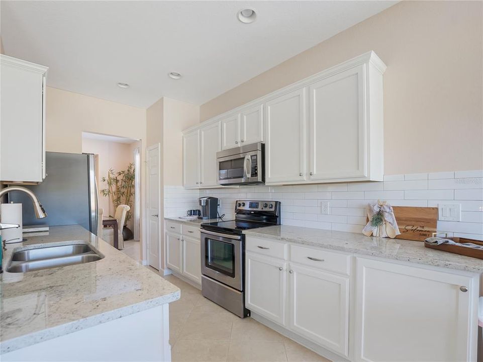 出租: $2,600 (2 贝兹, 2 浴室, 1696 平方英尺)