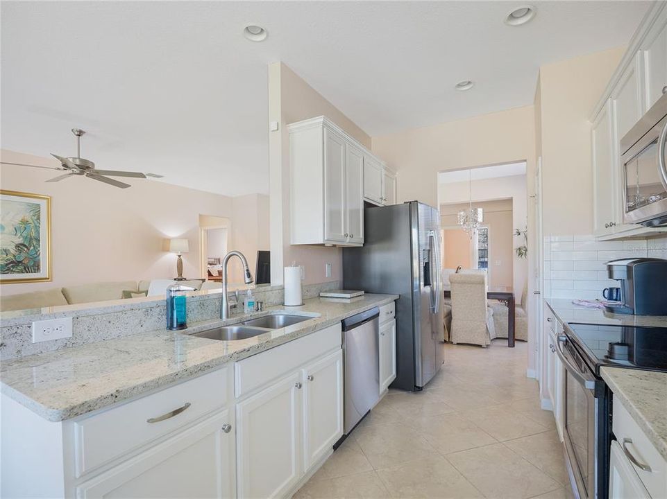 出租: $2,600 (2 贝兹, 2 浴室, 1696 平方英尺)