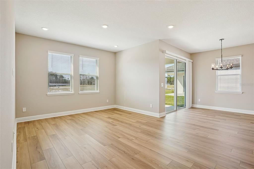 На продажу: $376,990 (4 спален, 2 ванн, 1908 Квадратных фут)