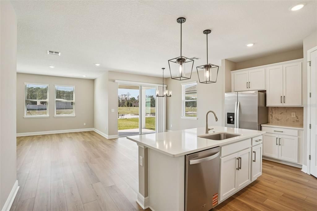 На продажу: $376,990 (4 спален, 2 ванн, 1908 Квадратных фут)