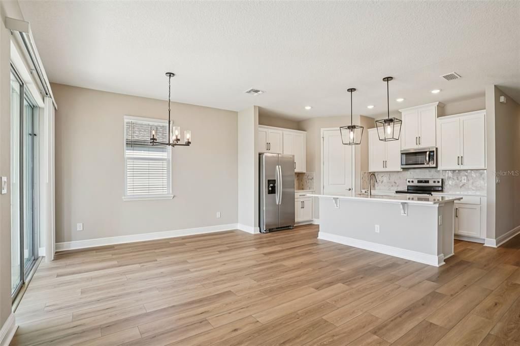 На продажу: $376,990 (4 спален, 2 ванн, 1908 Квадратных фут)