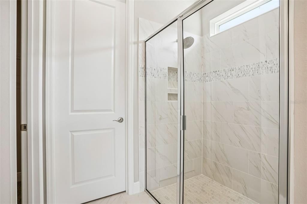 На продажу: $376,990 (4 спален, 2 ванн, 1908 Квадратных фут)