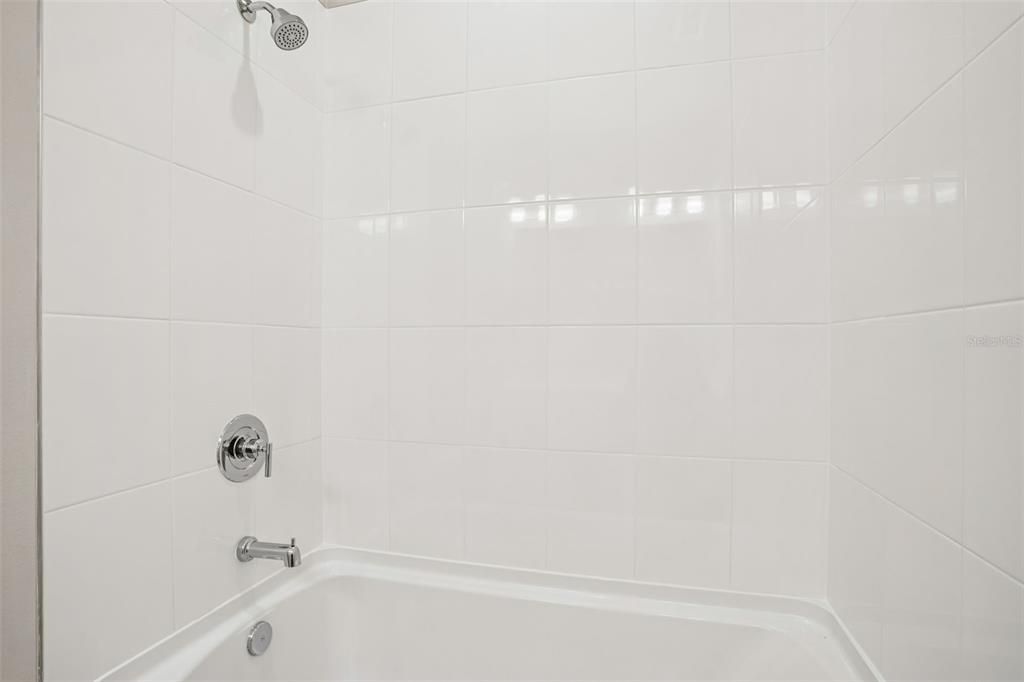 На продажу: $376,990 (4 спален, 2 ванн, 1908 Квадратных фут)