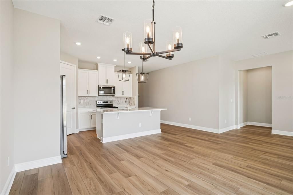 На продажу: $376,990 (4 спален, 2 ванн, 1908 Квадратных фут)