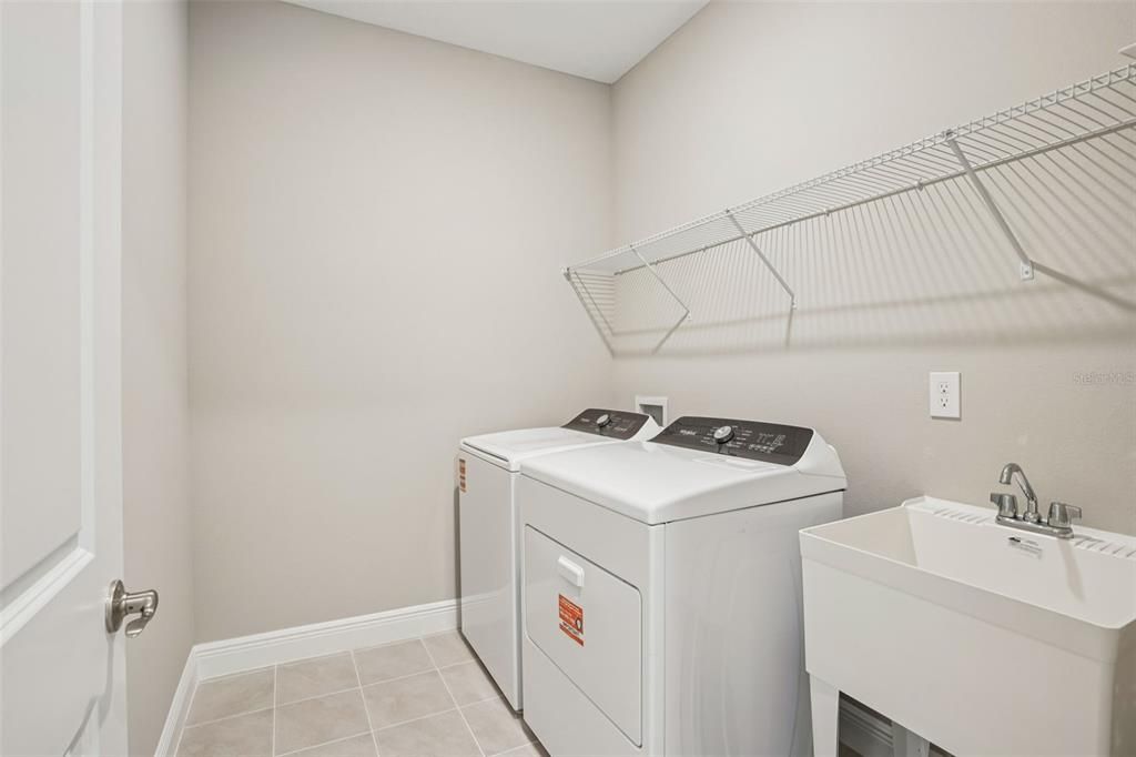 На продажу: $376,990 (4 спален, 2 ванн, 1908 Квадратных фут)