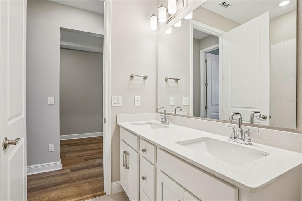 На продажу: $376,990 (4 спален, 2 ванн, 1908 Квадратных фут)