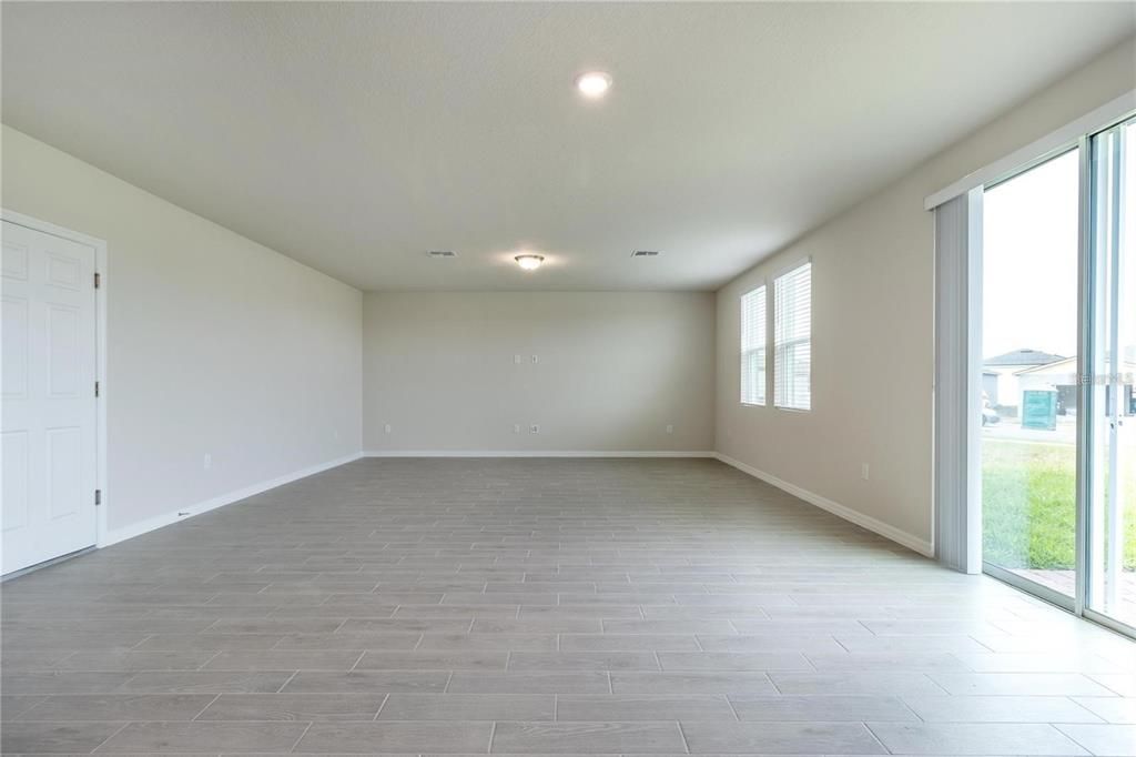 For Sale: $395,000 (4 beds, 3 baths, 2687 Square Feet)