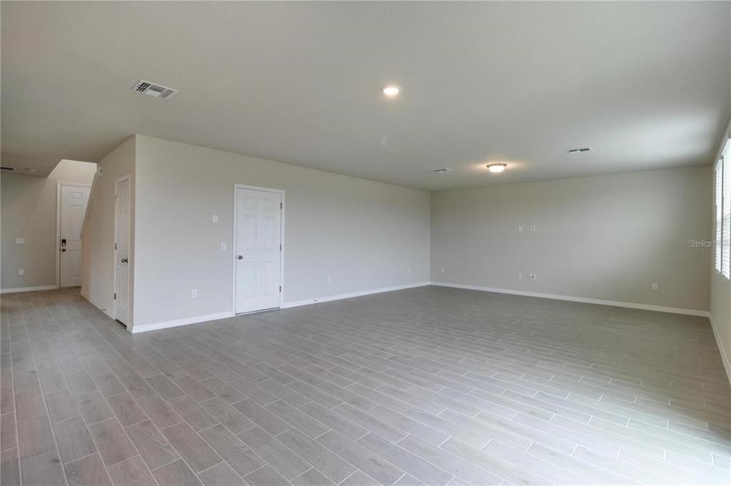 For Sale: $395,000 (4 beds, 3 baths, 2687 Square Feet)