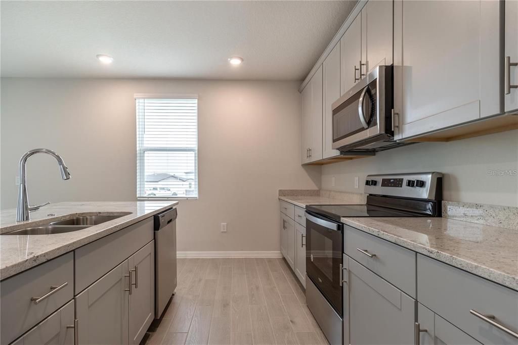 For Sale: $395,000 (4 beds, 3 baths, 2687 Square Feet)