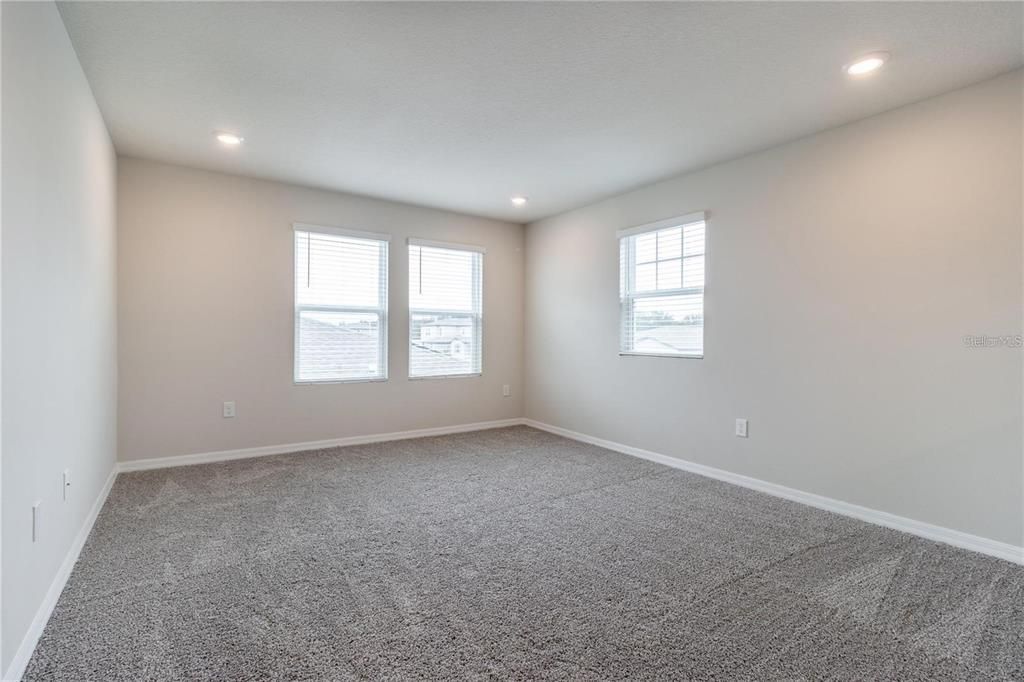 For Sale: $395,000 (4 beds, 3 baths, 2687 Square Feet)