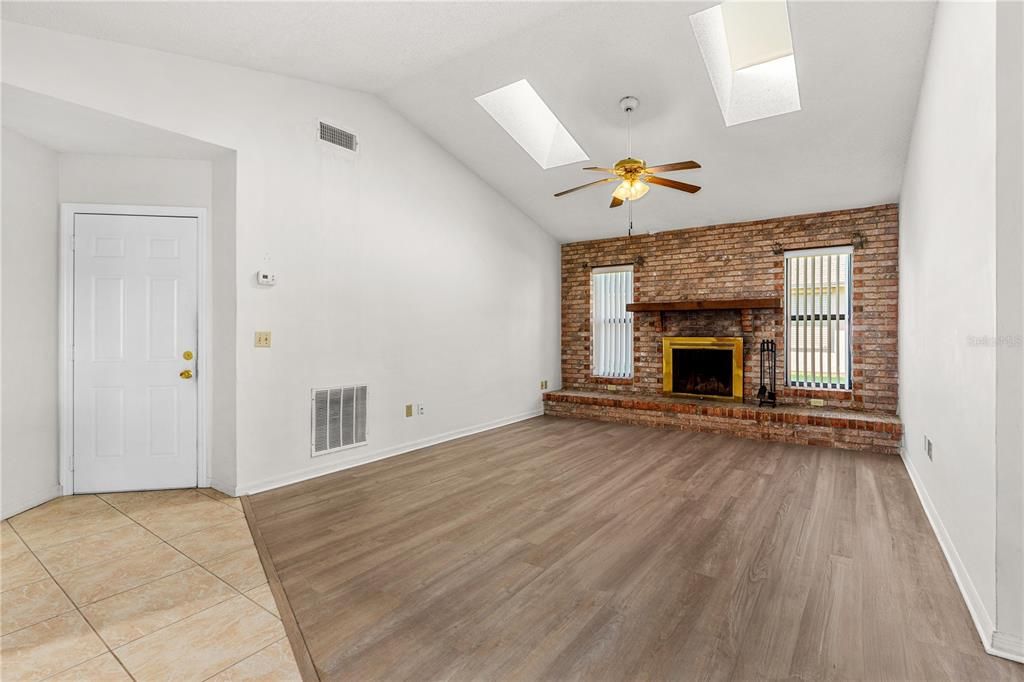 For Sale: $395,000 (4 beds, 2 baths, 1816 Square Feet)