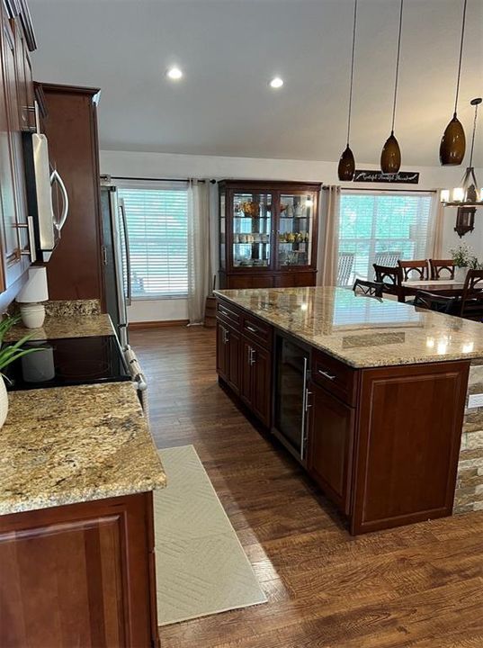 На продажу: $749,900 (3 спален, 3 ванн, 2561 Квадратных фут)