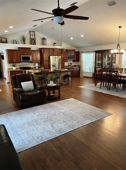 На продажу: $749,900 (3 спален, 3 ванн, 2561 Квадратных фут)