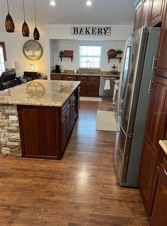 На продажу: $749,900 (3 спален, 3 ванн, 2561 Квадратных фут)