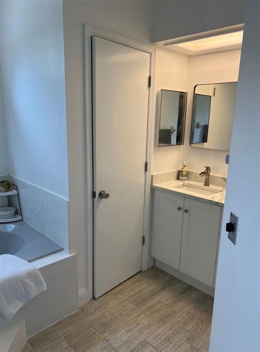 На продажу: $749,900 (3 спален, 3 ванн, 2561 Квадратных фут)