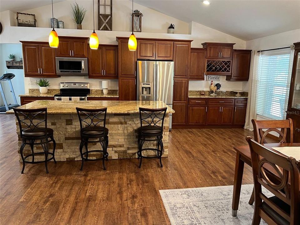 На продажу: $749,900 (3 спален, 3 ванн, 2561 Квадратных фут)