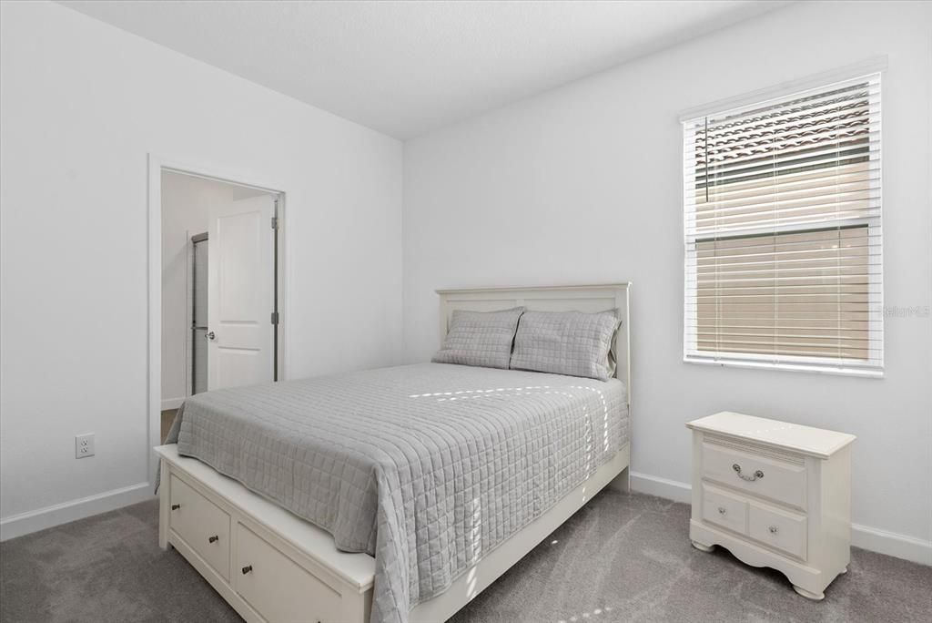 En Venta: $415,000 (3 camas, 2 baños, 2128 Pies cuadrados)