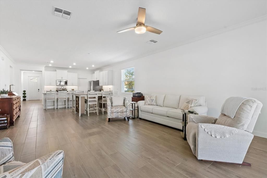 En Venta: $415,000 (3 camas, 2 baños, 2128 Pies cuadrados)