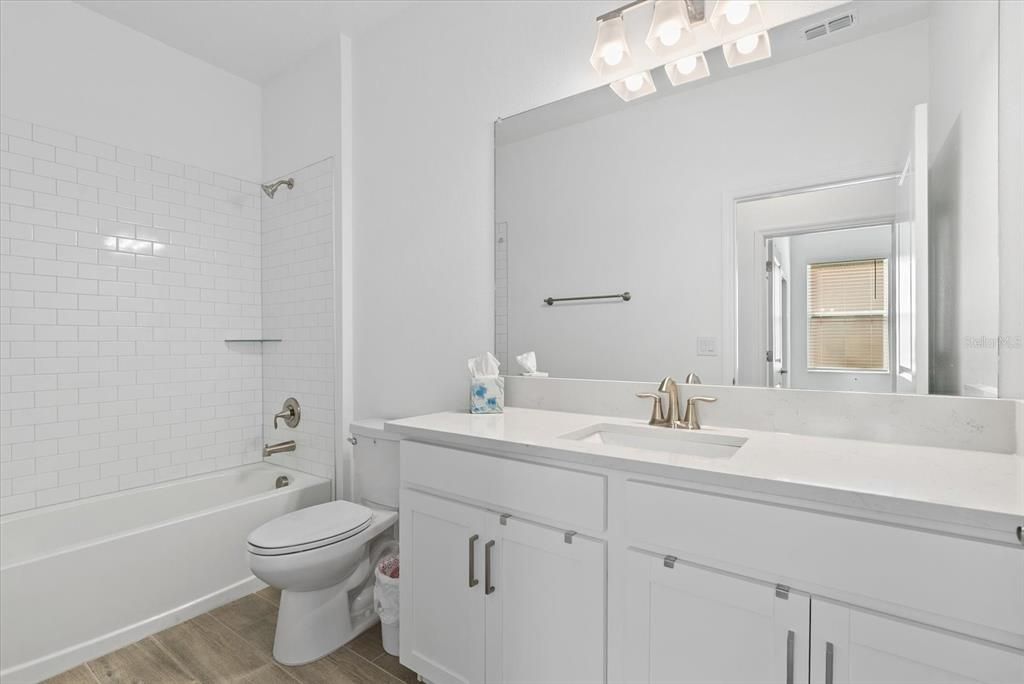 En Venta: $415,000 (3 camas, 2 baños, 2128 Pies cuadrados)