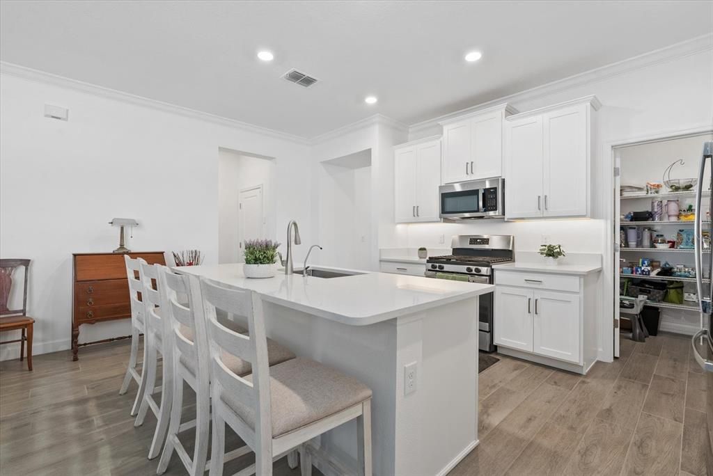 En Venta: $415,000 (3 camas, 2 baños, 2128 Pies cuadrados)