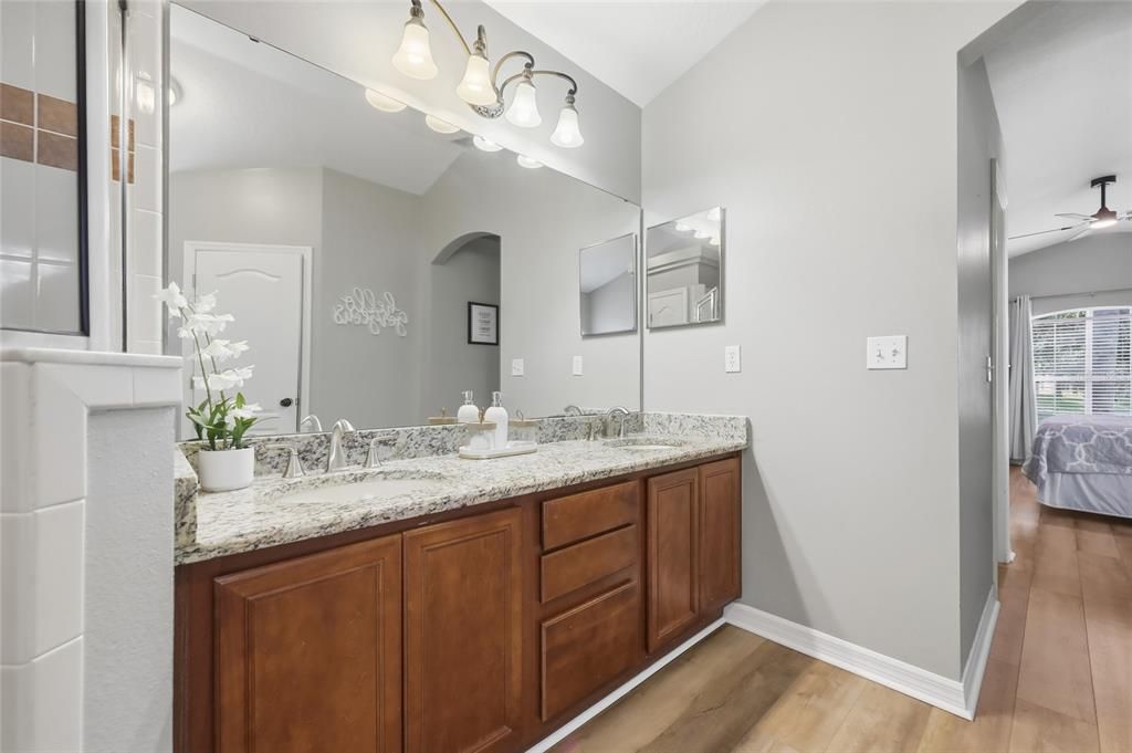 Под контрактом: $425,000 (3 спален, 2 ванн, 1760 Квадратных фут)