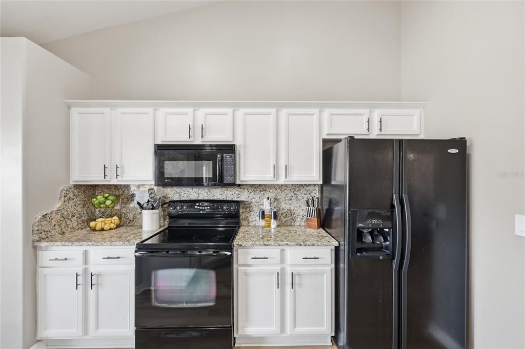 Под контрактом: $425,000 (3 спален, 2 ванн, 1760 Квадратных фут)