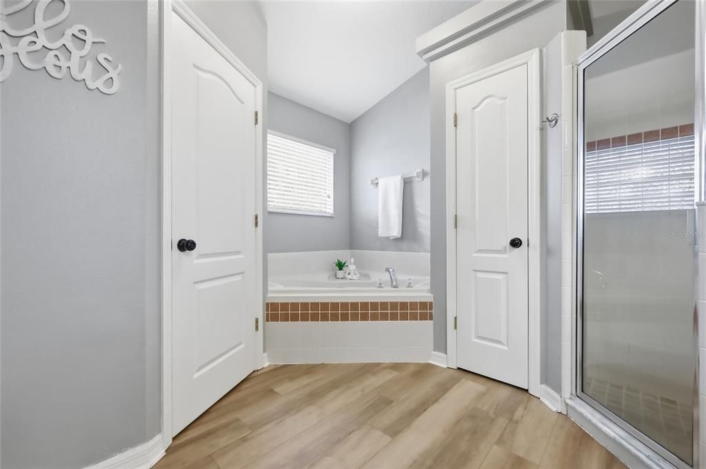 Под контрактом: $425,000 (3 спален, 2 ванн, 1760 Квадратных фут)