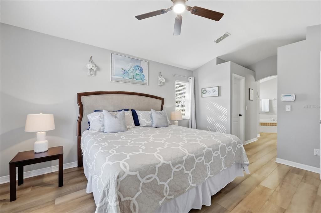 Под контрактом: $425,000 (3 спален, 2 ванн, 1760 Квадратных фут)