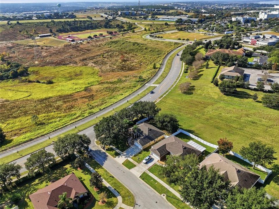 Под контрактом: $425,000 (3 спален, 2 ванн, 1760 Квадратных фут)