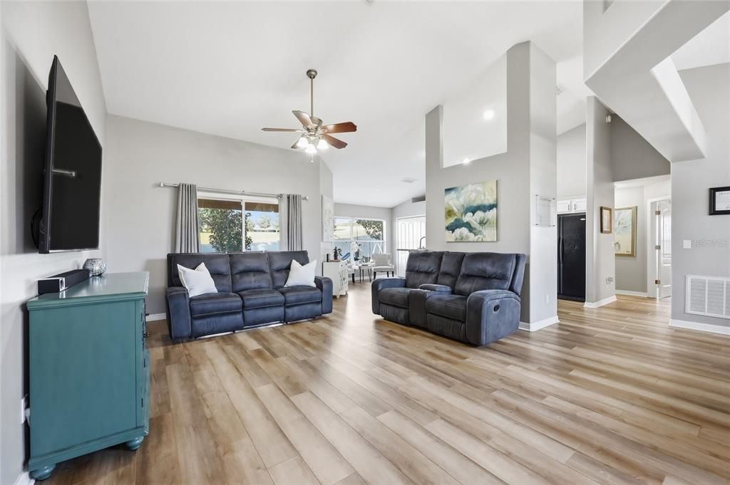 Под контрактом: $425,000 (3 спален, 2 ванн, 1760 Квадратных фут)