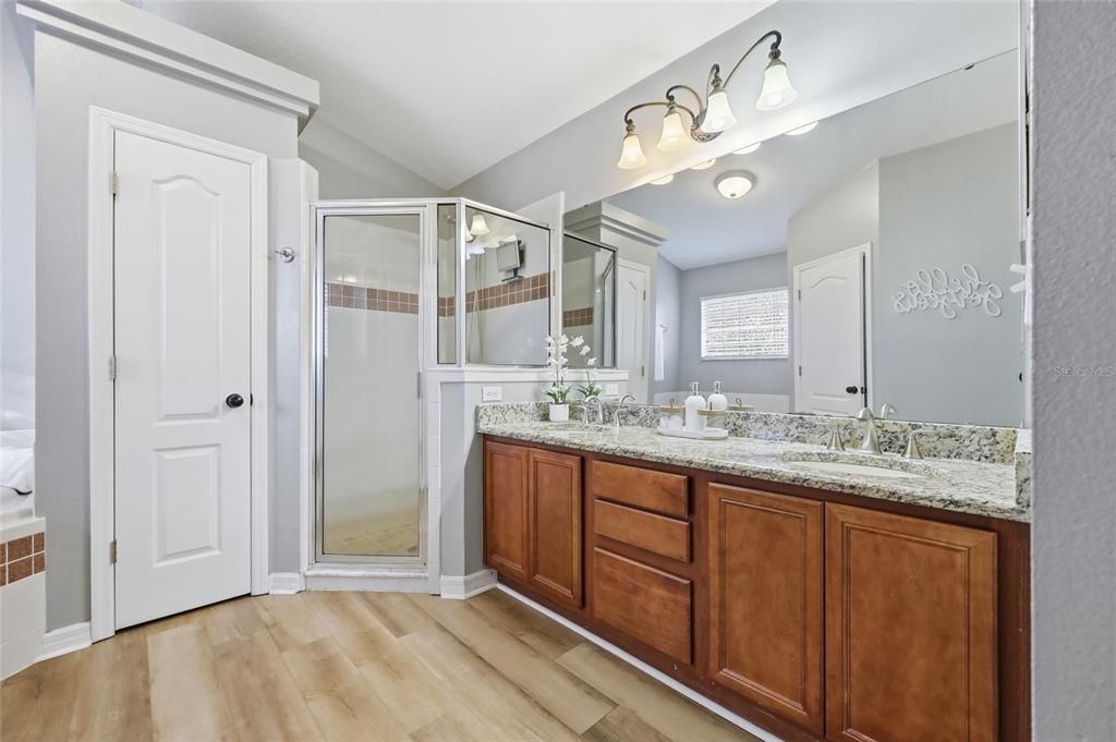 Под контрактом: $425,000 (3 спален, 2 ванн, 1760 Квадратных фут)