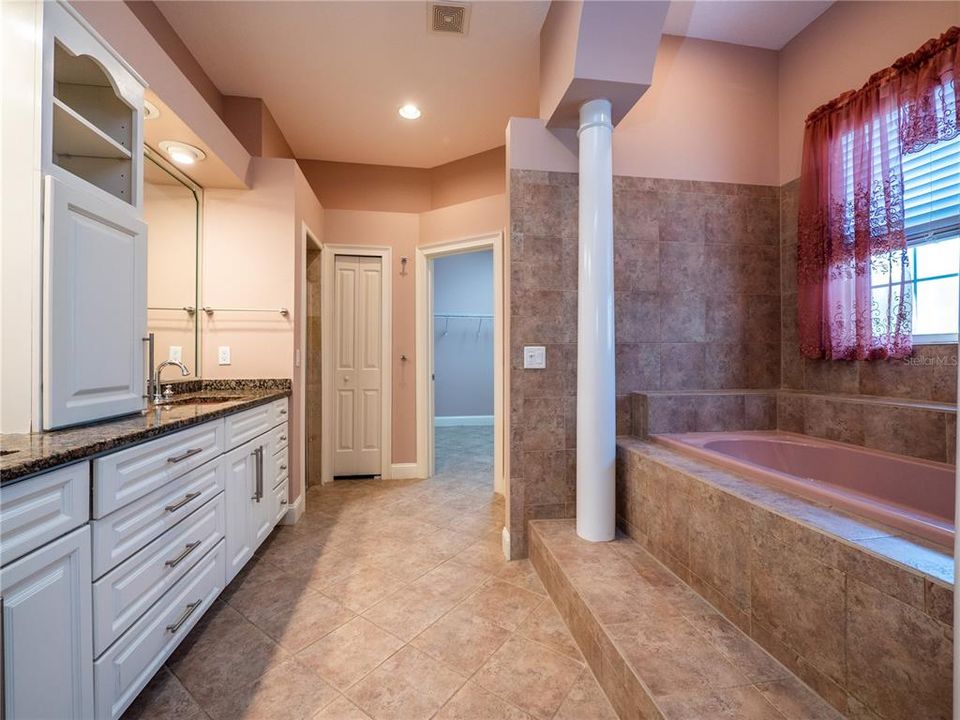 For Sale: $925,000 (4 beds, 4 baths, 2596 Square Feet)