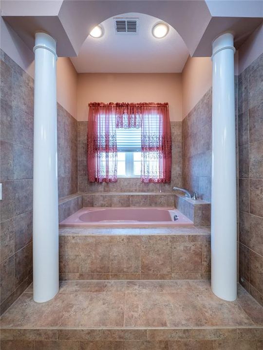 For Sale: $925,000 (4 beds, 4 baths, 2596 Square Feet)