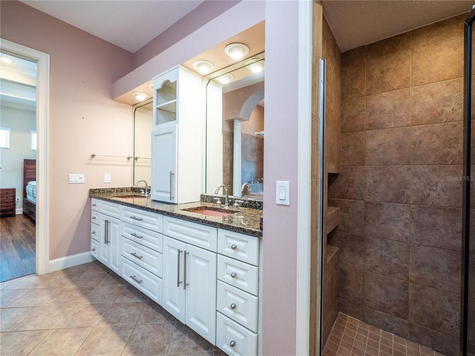 For Sale: $925,000 (4 beds, 4 baths, 2596 Square Feet)