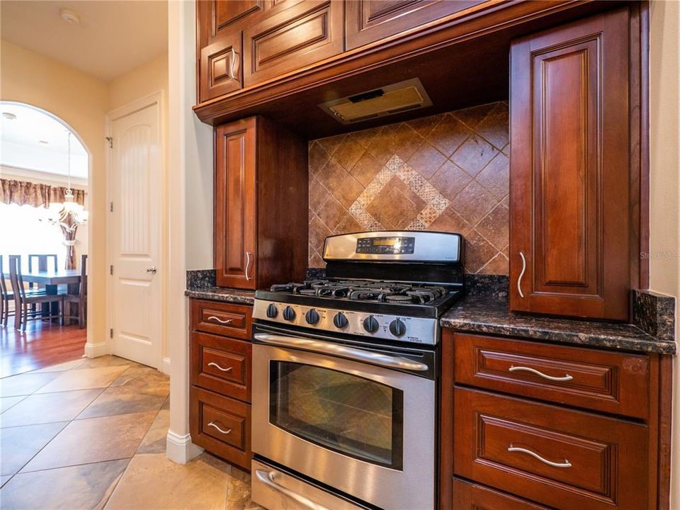 For Sale: $925,000 (4 beds, 4 baths, 2596 Square Feet)