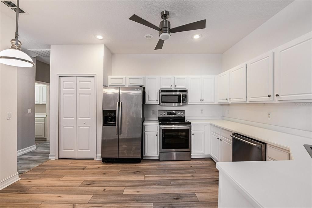 Active With Contract: $315,000 (2 beds, 2 baths, 1451 Square Feet)