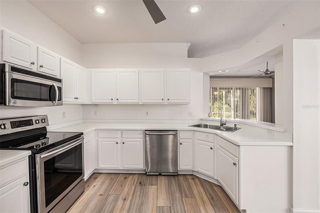 Active With Contract: $315,000 (2 beds, 2 baths, 1451 Square Feet)