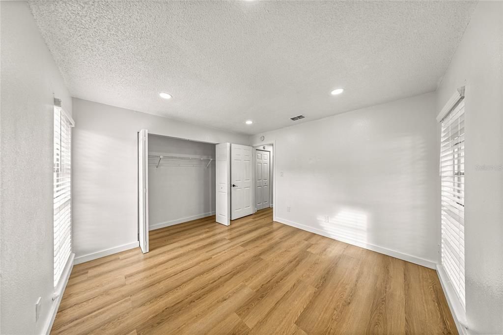 待售: $579,000 (8 贝兹, 0 浴室, 868 平方英尺)