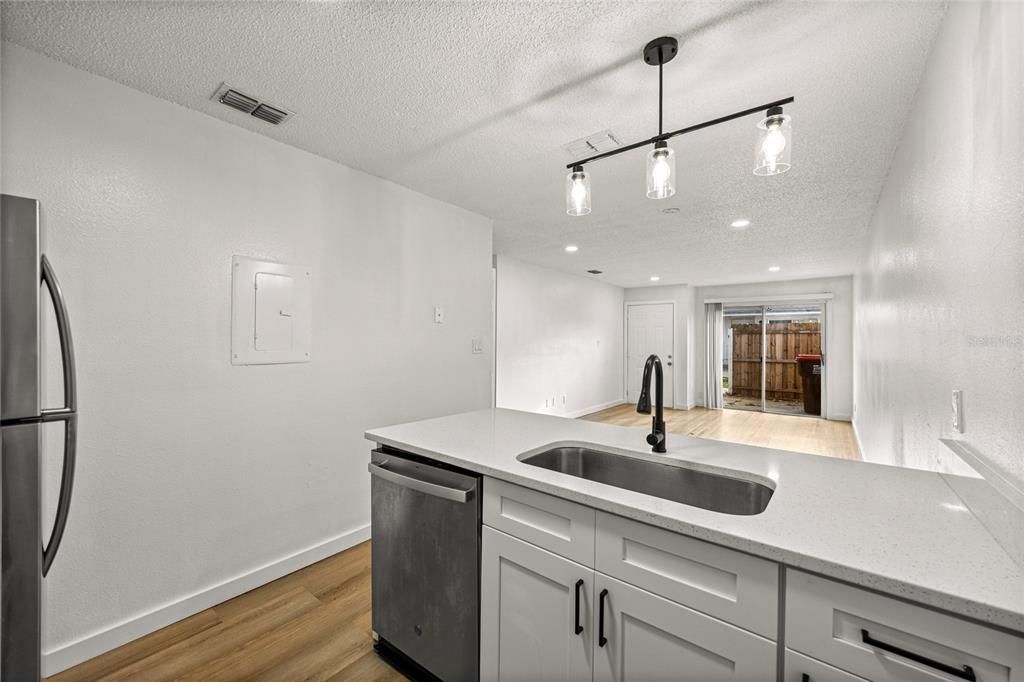 待售: $579,000 (8 贝兹, 0 浴室, 868 平方英尺)