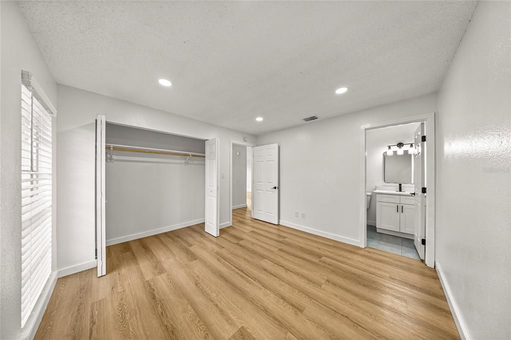 待售: $579,000 (8 贝兹, 0 浴室, 868 平方英尺)