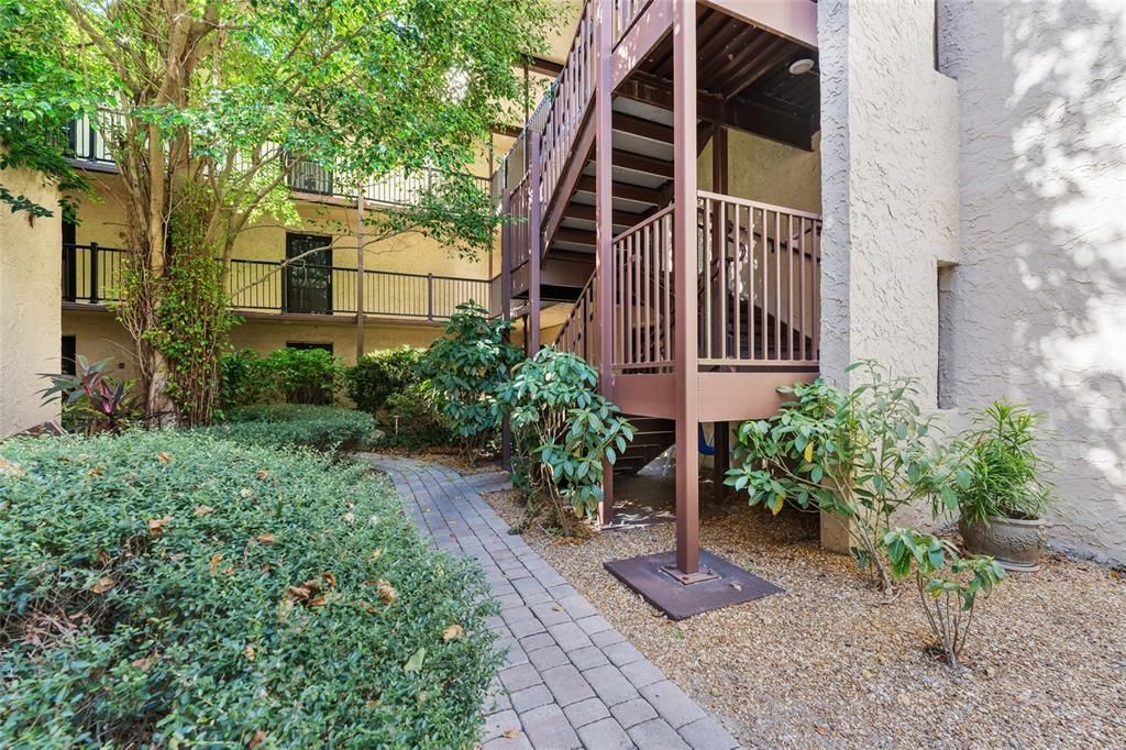 For Sale: $139,500 (2 beds, 1 baths, 994 Square Feet)