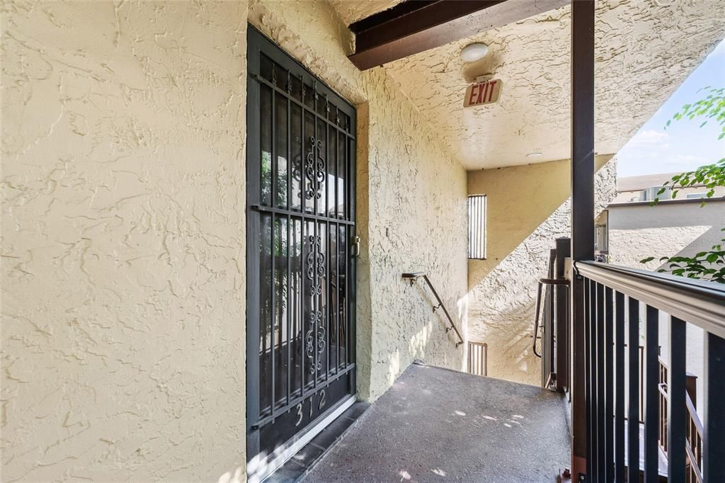 For Sale: $139,500 (2 beds, 1 baths, 994 Square Feet)