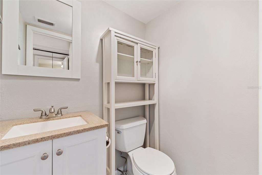 For Sale: $139,500 (2 beds, 1 baths, 994 Square Feet)