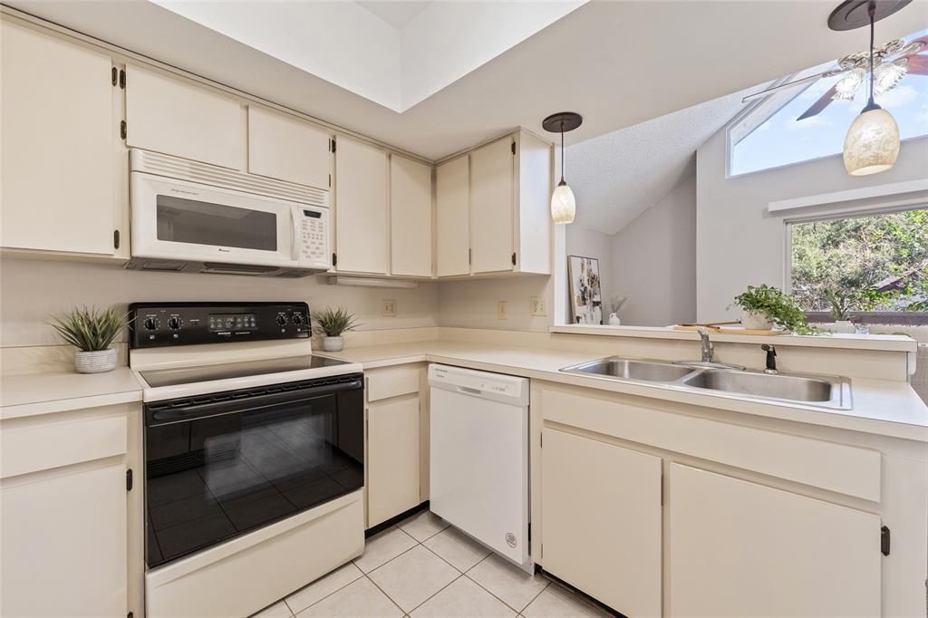 For Sale: $139,500 (2 beds, 1 baths, 994 Square Feet)