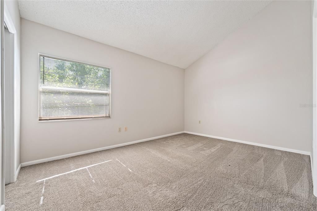 For Sale: $139,500 (2 beds, 1 baths, 994 Square Feet)